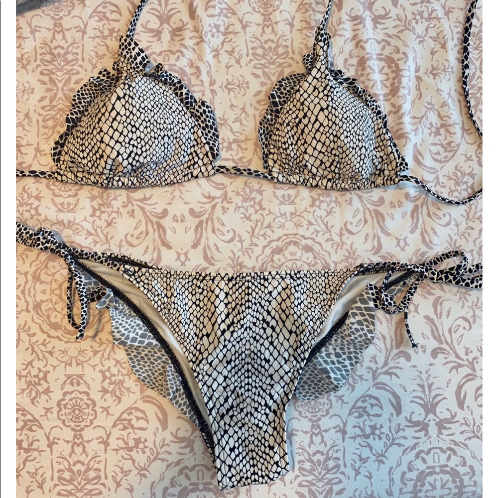 Cheeky string bikini NEVER WORN